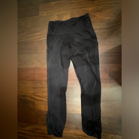 Size 2-4 lululemon leggings with mesh detailing - Picture 1 of 2